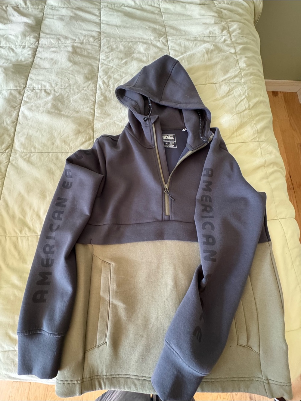 Men’s half zip hoodie size S